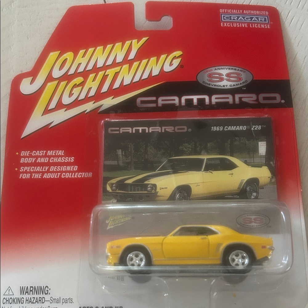 Johnny Lightning 35th anniversary 1969 Camaro Z28